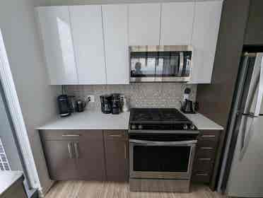 Corner Unit with City View Sublease