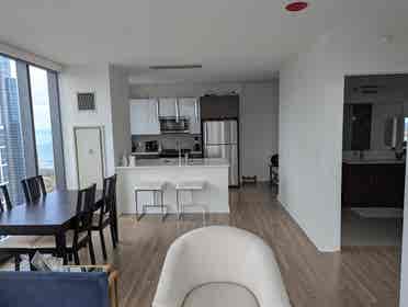 Corner Unit with City View Sublease