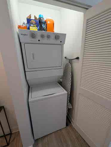Corner Unit with City View Sublease