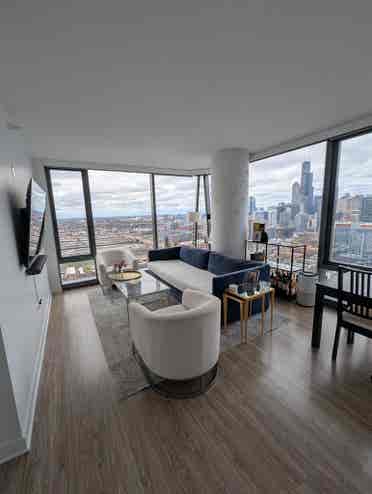 Corner Unit with City View Sublease