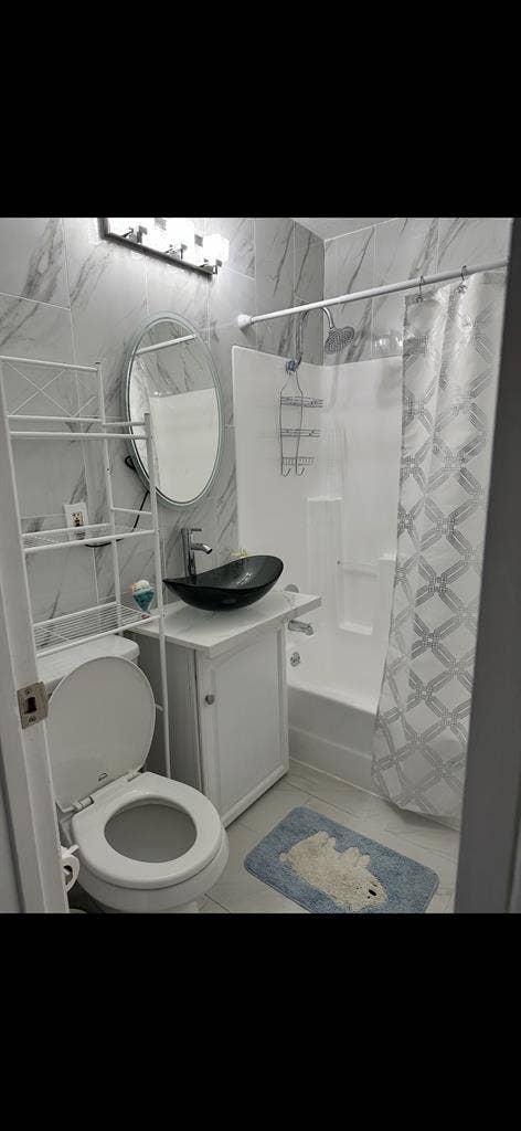 Rent a room (liberal girls only)!