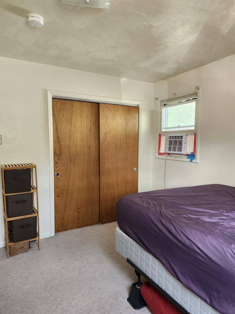 Looking for Roomate