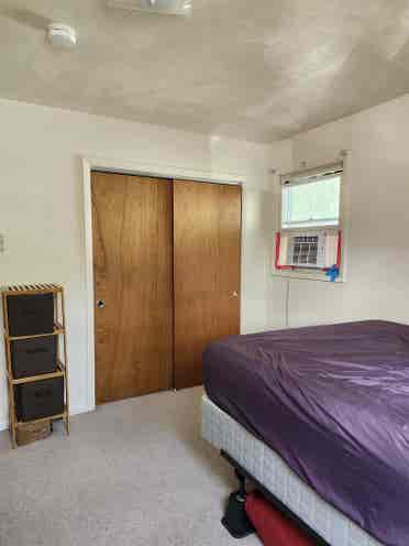 Looking for Roomate