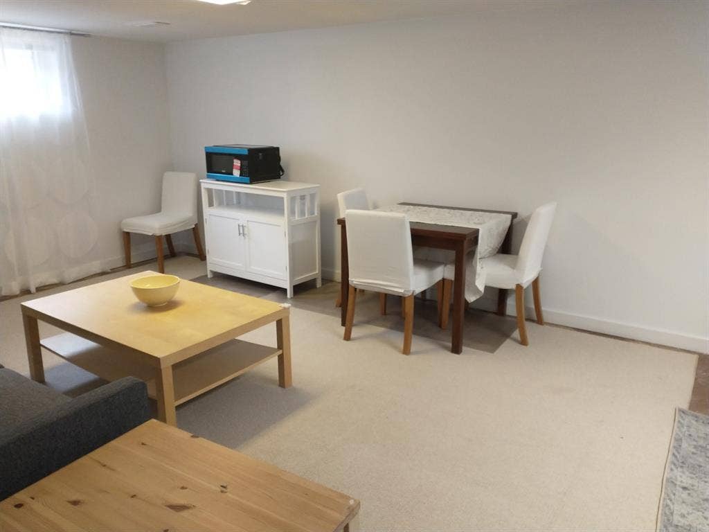 Fully furnished sq ft room