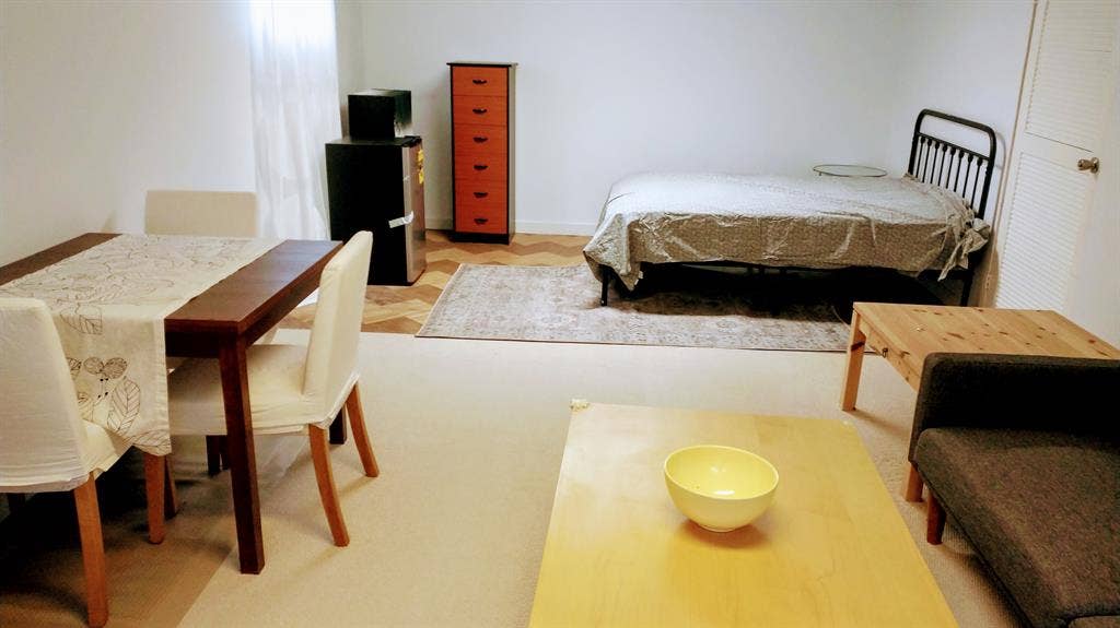 Fully furnished sq ft room