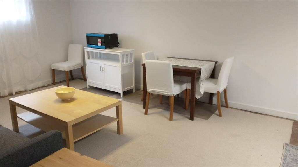 Fully furnished sq ft room
