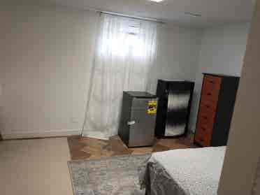 Fully furnished  sq ft room