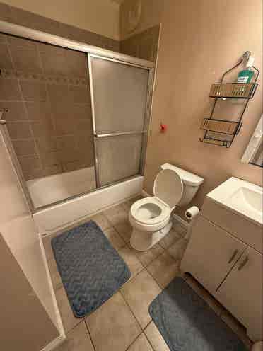 Room for Rent in a Cozy 3-Bedroom