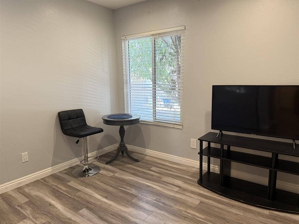 Room for Rent in a Cozy 3-Bedroom