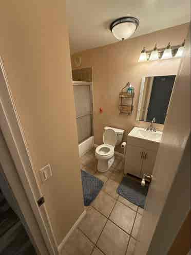 Room for Rent in a Cozy 3-Bedroom