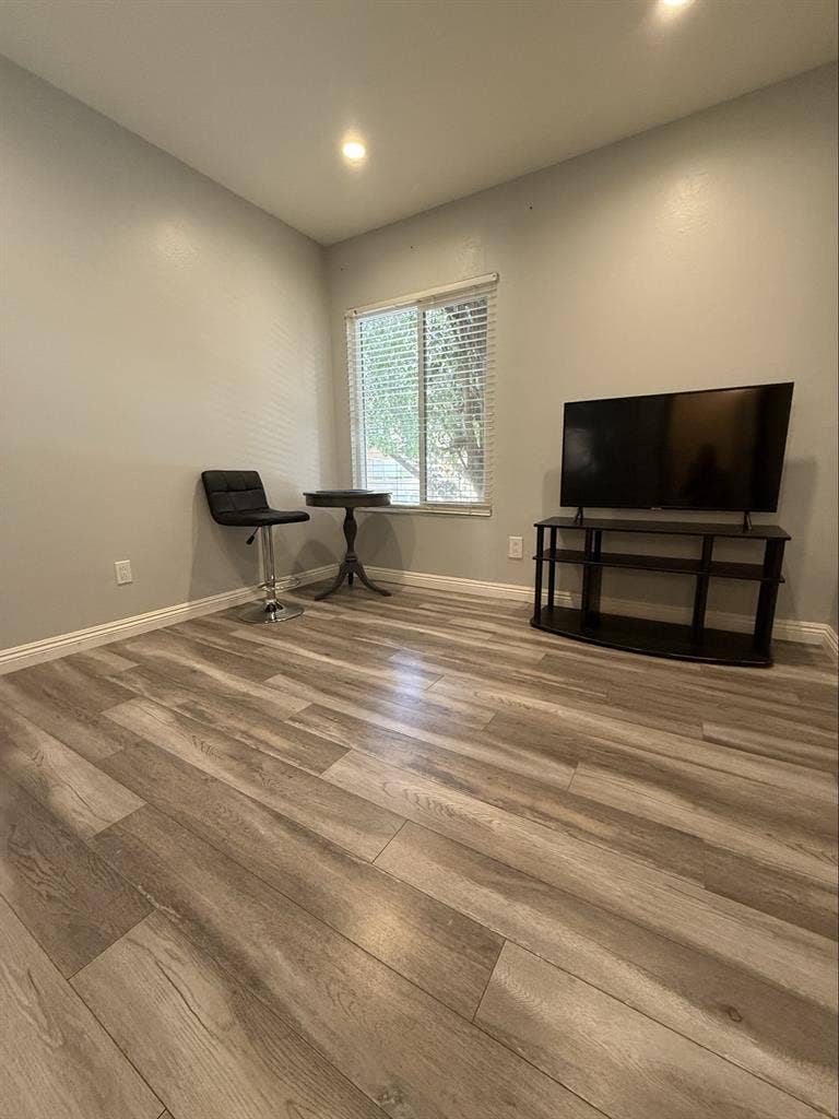 Room for Rent in a Cozy 3-Bedroom
