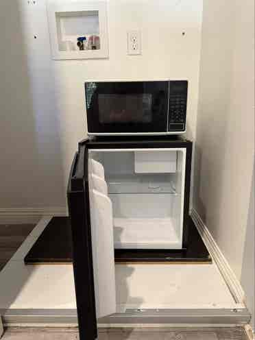 Room for Rent in a Cozy 3-Bedroom