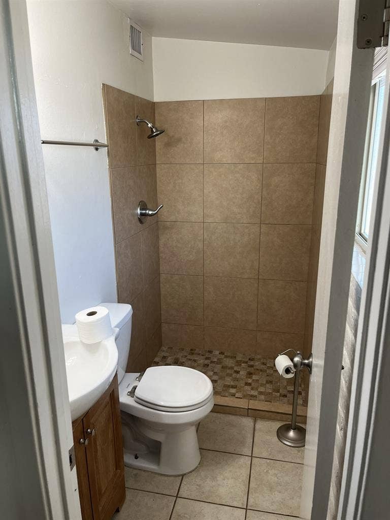 Room for rent with private bathroom