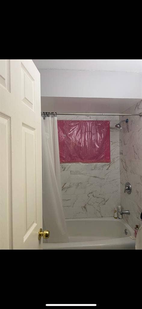 Private Room & Bath North Side
