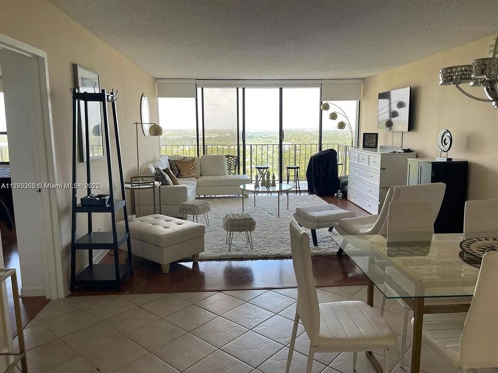 Available: Immediate entry(bayside)