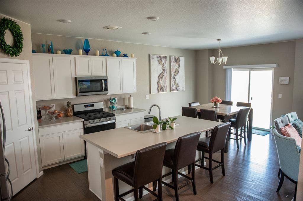 4 Rooms for Professionals