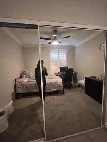 Roommate wanted for b in Palms!