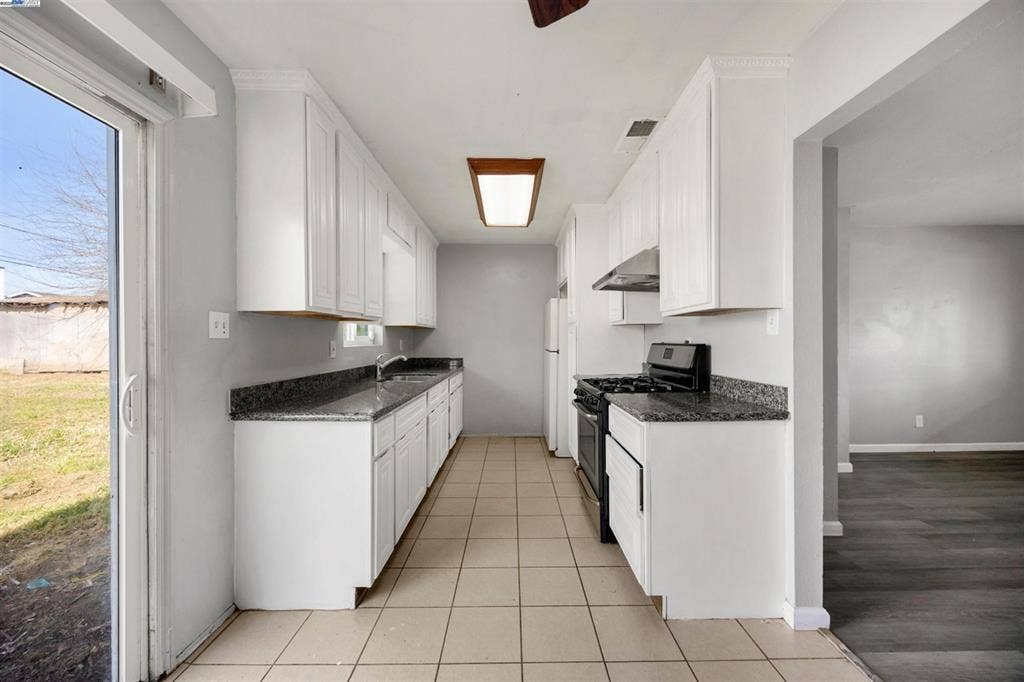 Shared House