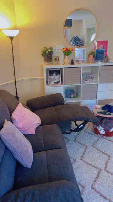 room available for single female