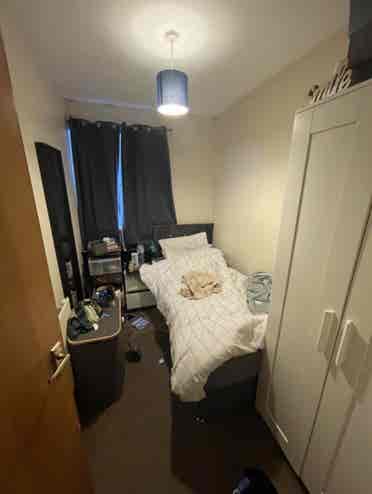 room available for single female