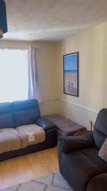 room available for single female