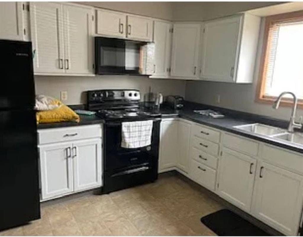 I want a female roommate to join us