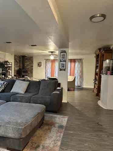 Upstairs Master Bedroom $/mo