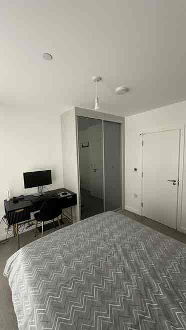 Ensuite room for renting in Acton