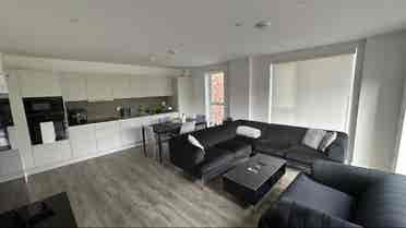 Ensuite room for renting in Acton
