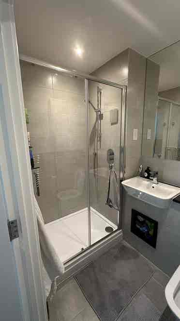Ensuite room for renting in Acton