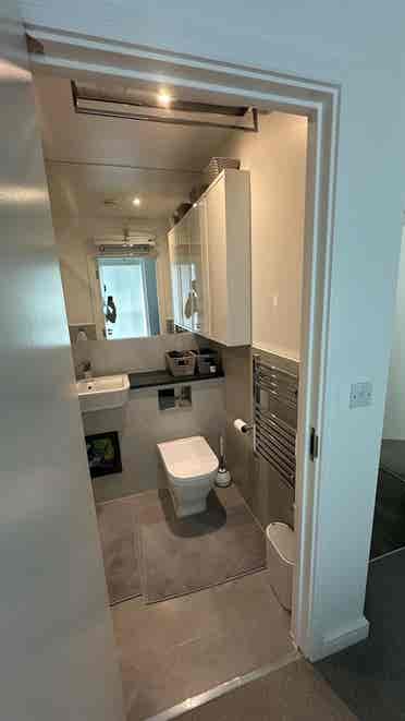 Ensuite room for renting in Acton