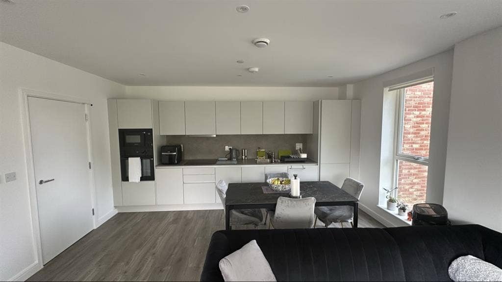 Ensuite room for renting in Acton