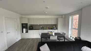 Ensuite room for renting in Acton
