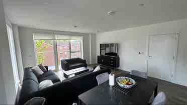 Ensuite room for renting in Acton