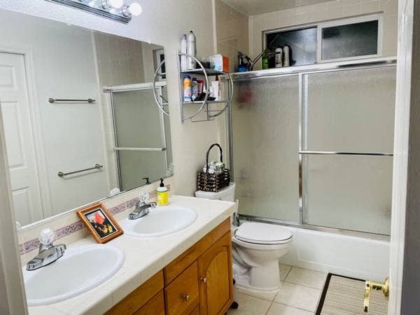 Room in home near Midtown Reno