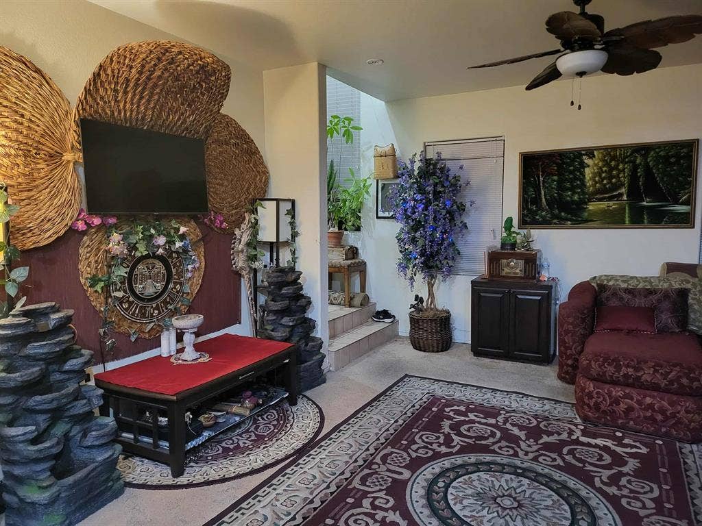 ROOM HAS BEEN RENTED