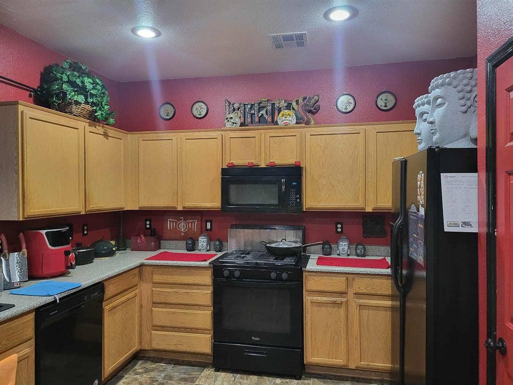 ROOM HAS BEEN RENTED