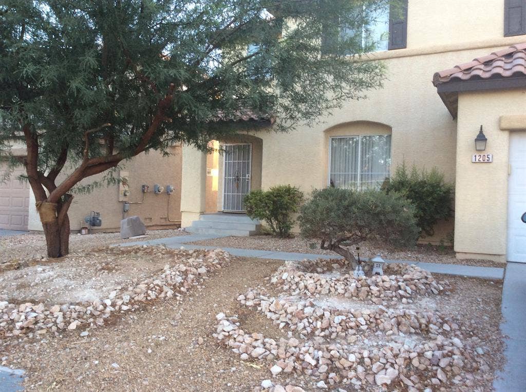 ROOM HAS BEEN RENTED