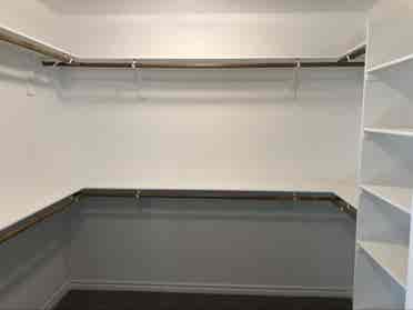 Bath 
w/garage