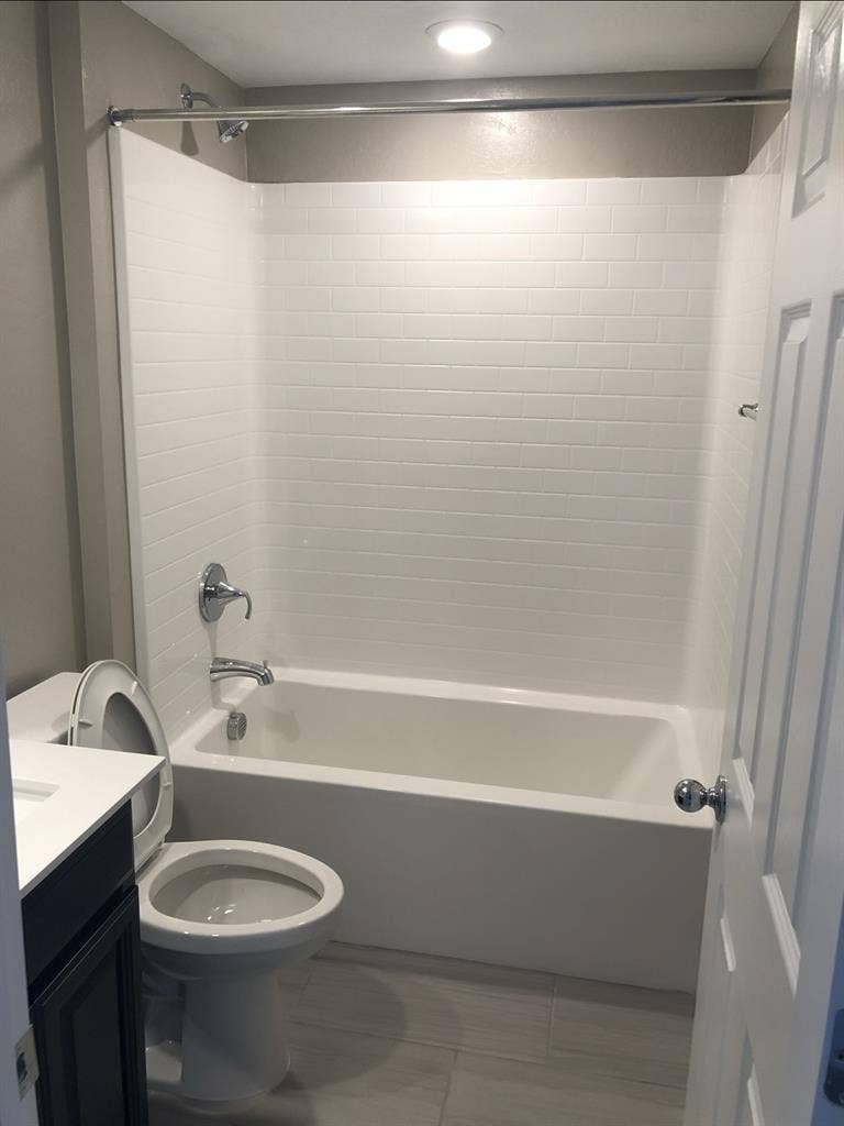 Bath
w/garage