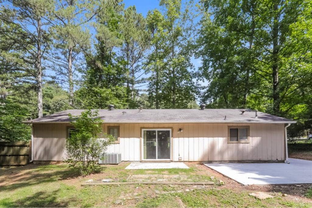 Private Room available. Lithonia