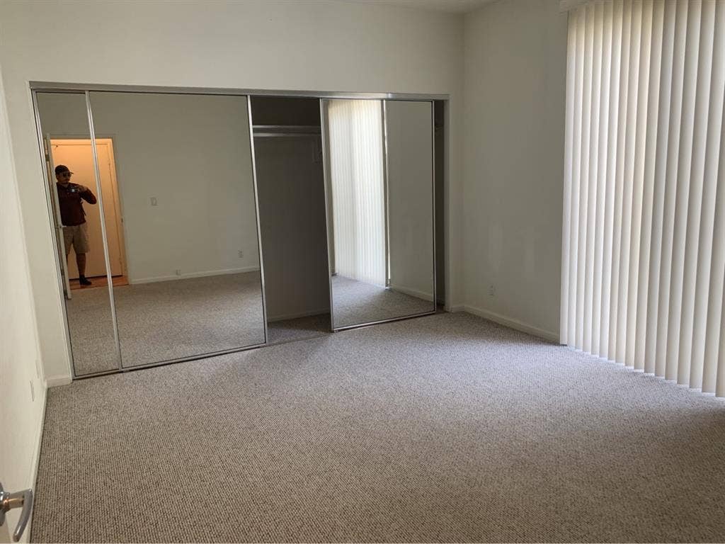 LARGE ROOM! In a Large Apartment