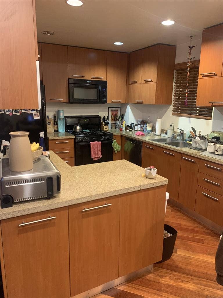 LARGE ROOM! In a Large Apartment
