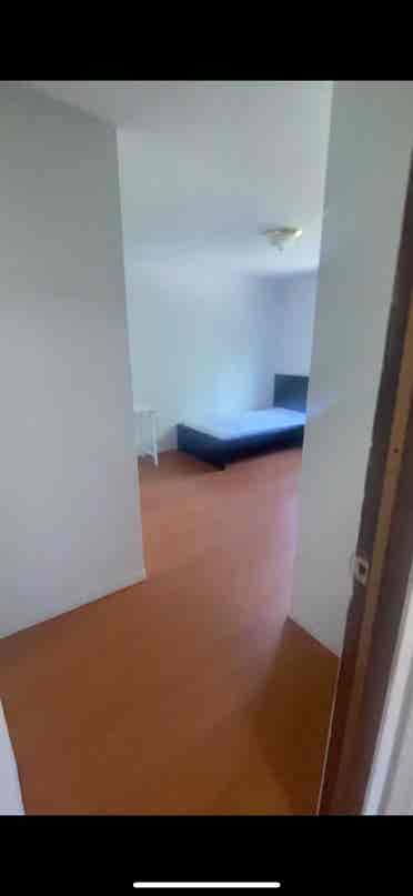 $ sublet spacious room