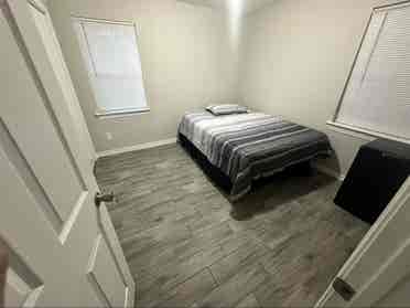 looking for FEMALE roomate