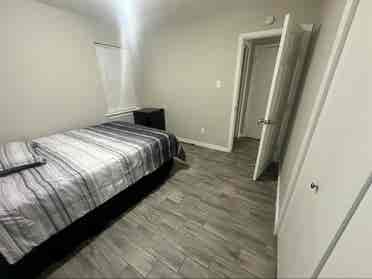 looking for FEMALE roomate