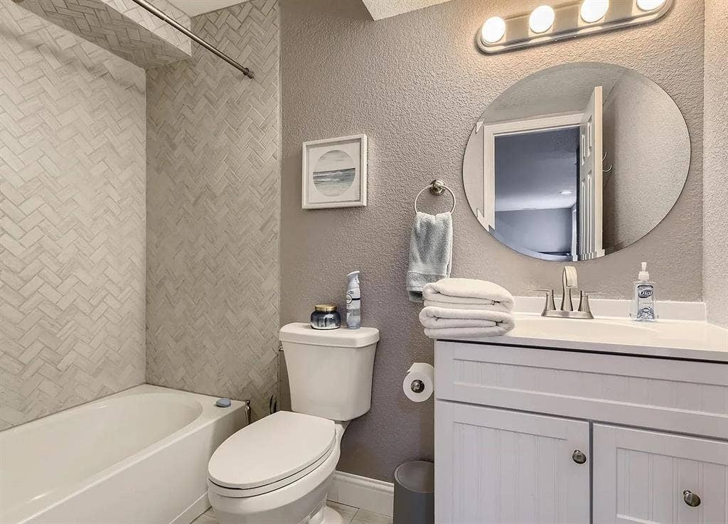 E & Gartrell Townhome Rooms