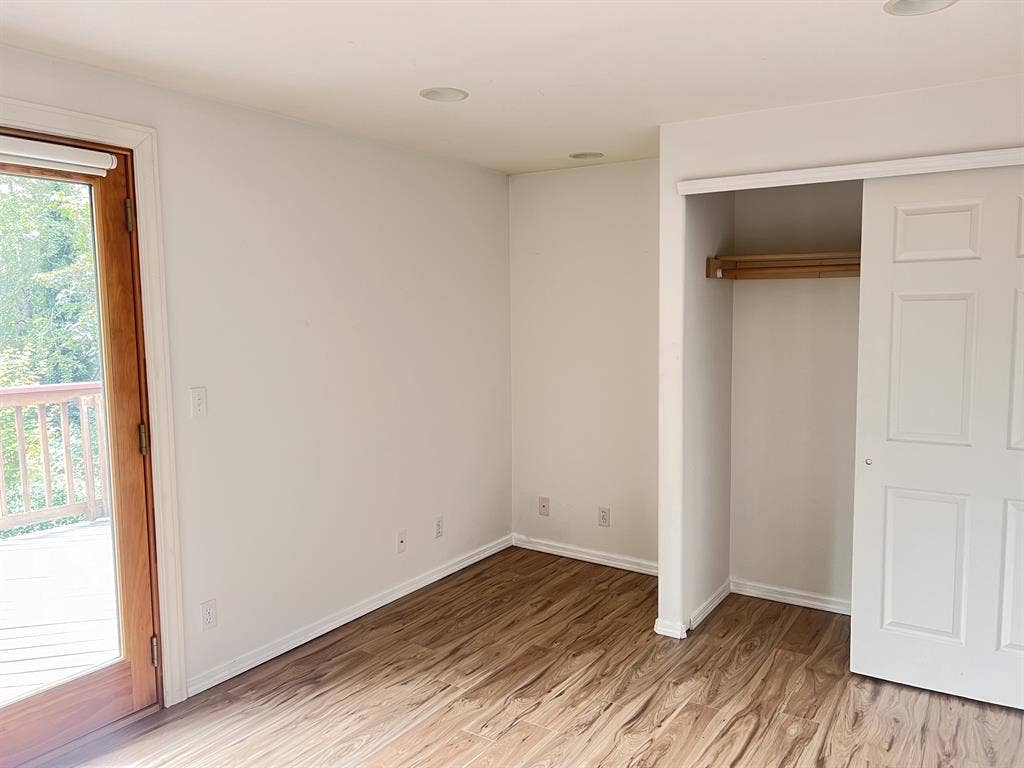 Private Room in Green Oasis w/ Deck