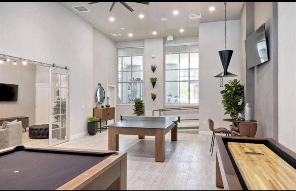 Looking for a Roommate-Downtown SD