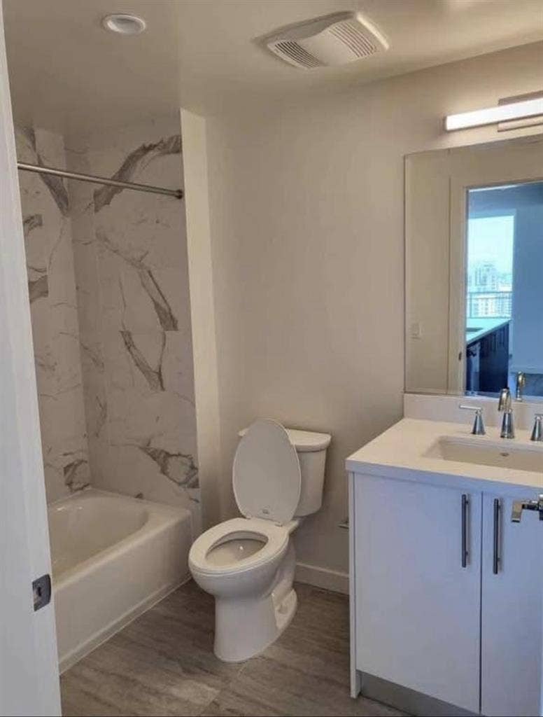 Looking for a Roommate-Downtown SD